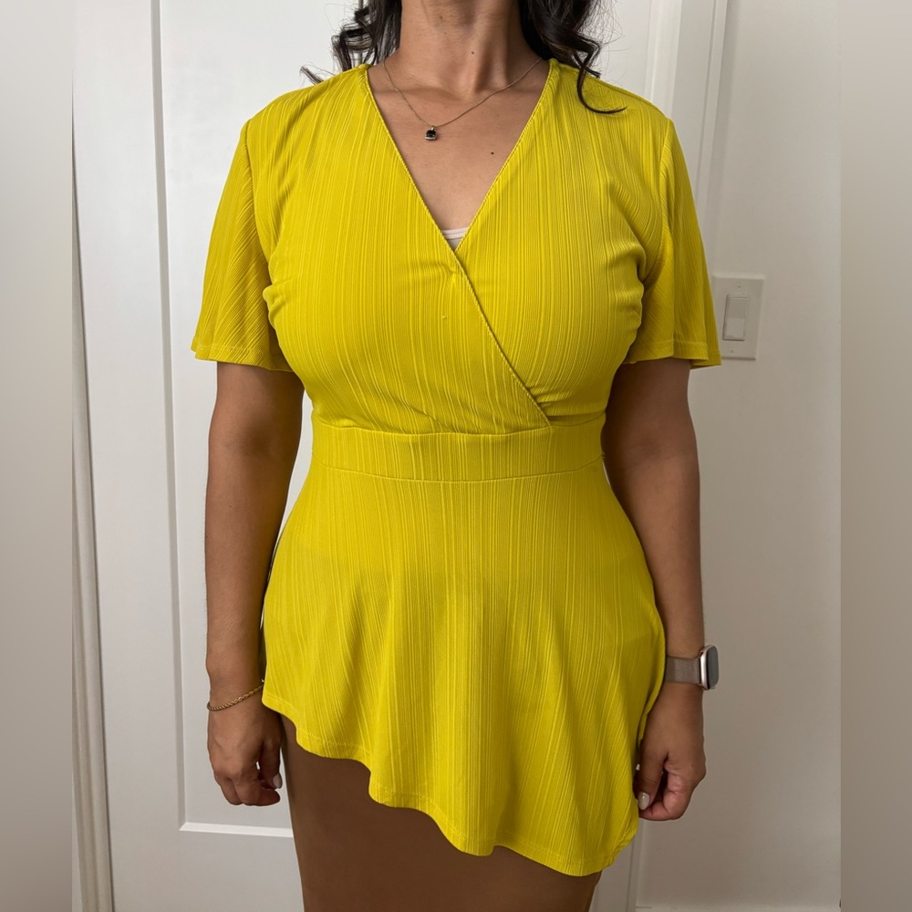Thalia Sodi Asymmetrical Yellow blouse